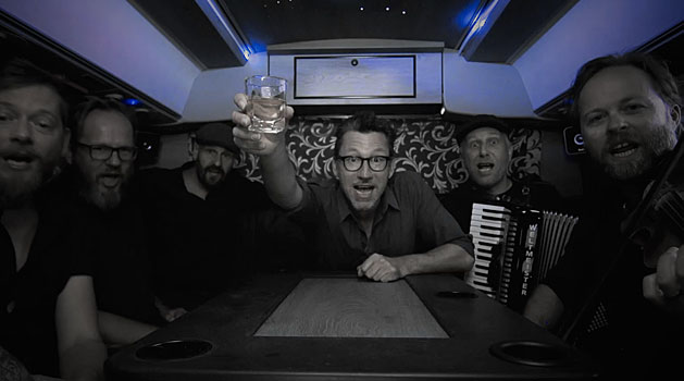 Video premiere BOTTOMS UP